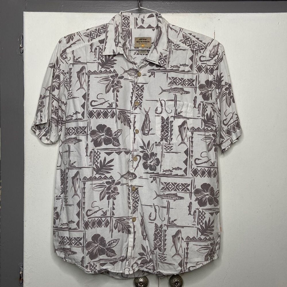 quick silver waterman short sleeve button up shirt small Hawaiian floral fishing